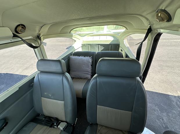 Cessna Aircraft Company 182M — image 4
