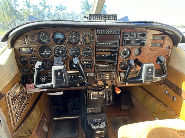 Cessna Aircraft Company 210N — image 3