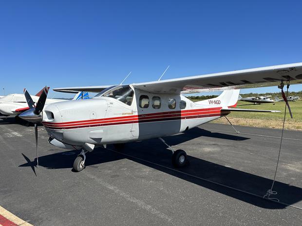 Cessna Aircraft Company 210N