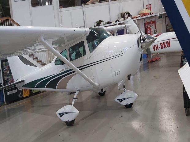 Cessna Aircraft Company 182J