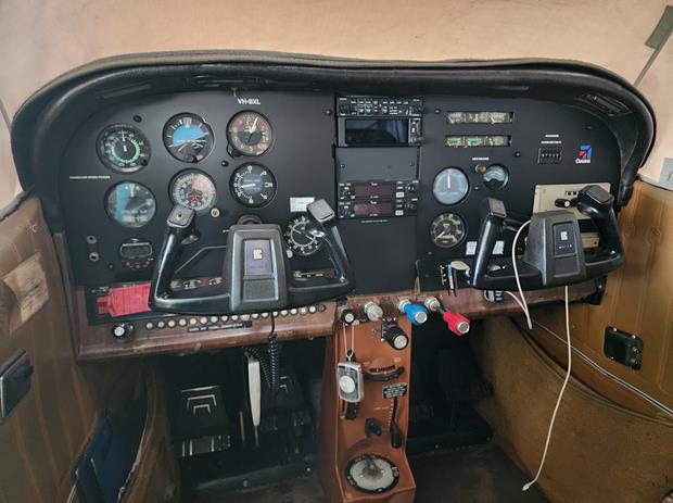 Cessna Aircraft Company 182Q — image 2