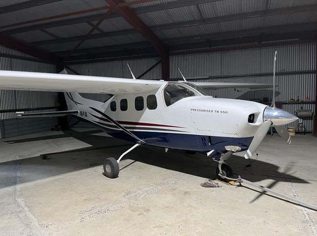 Cessna Aircraft Company P210N — image 3