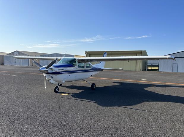 Cessna Aircraft Company T210M — image 4