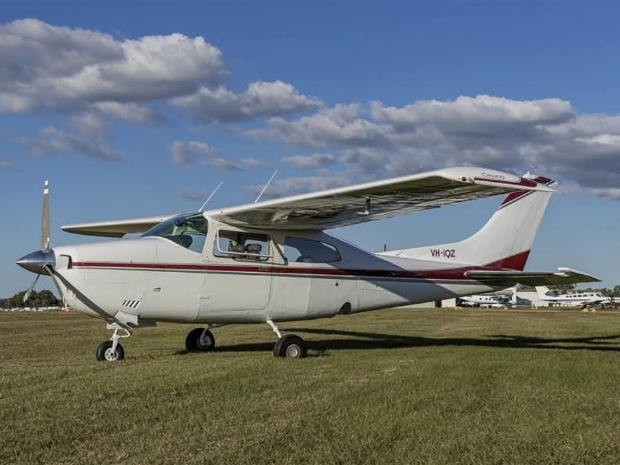 Cessna Aircraft Company 210L